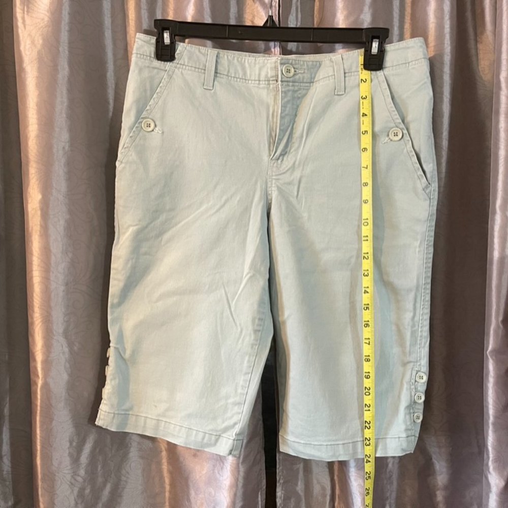 Gloria Vanderbilt Size 12 Tan shorts.